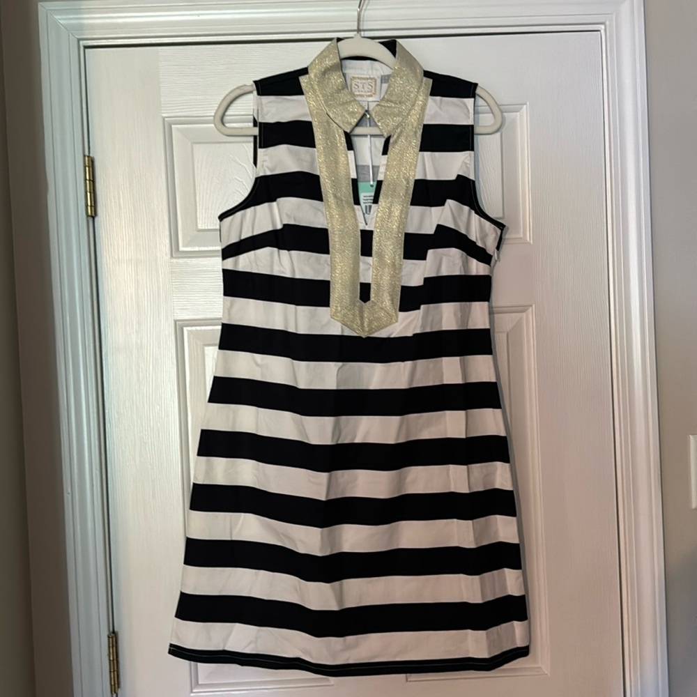 Ladies Black / white dress with gold